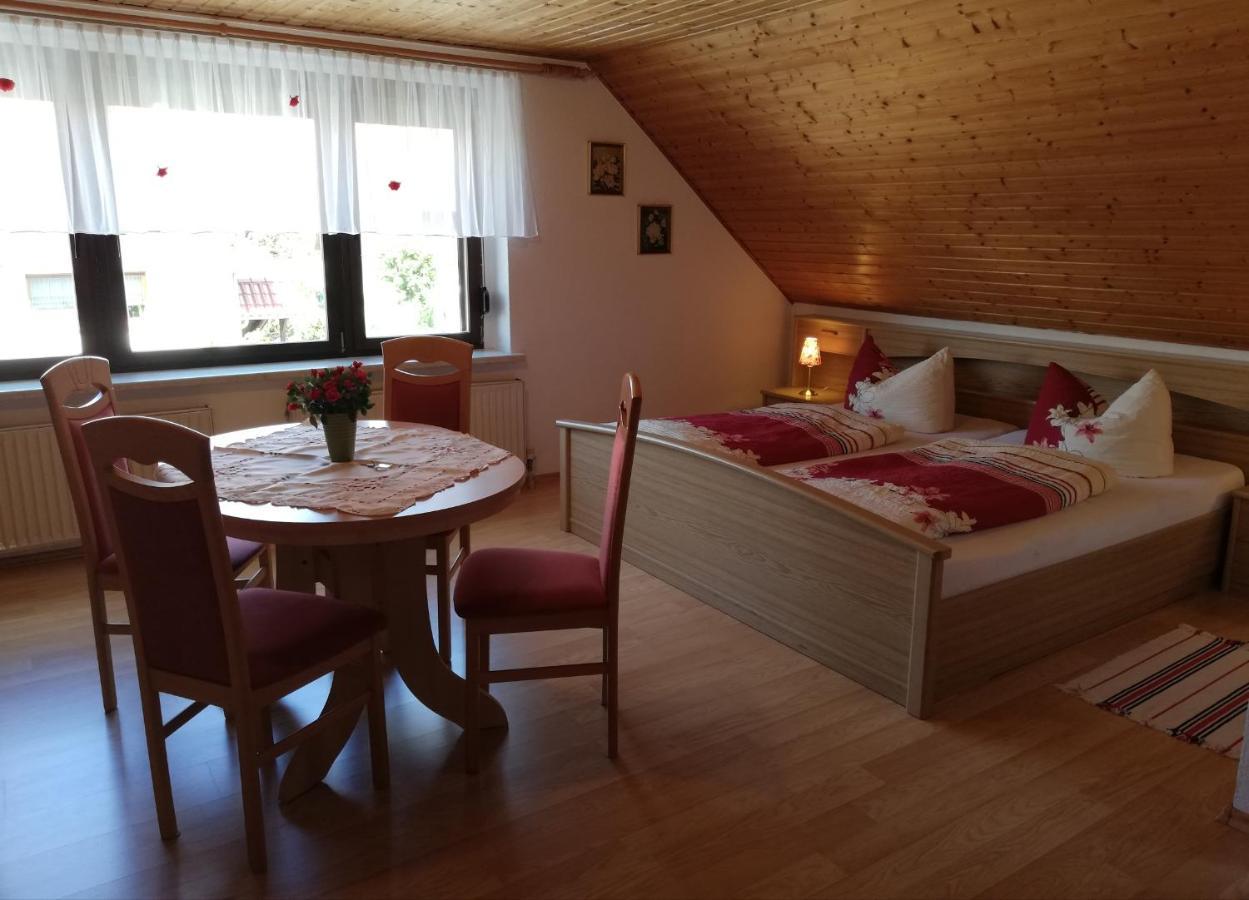 Hotel Am Waldrand Spreewald à Burg  Extérieur photo